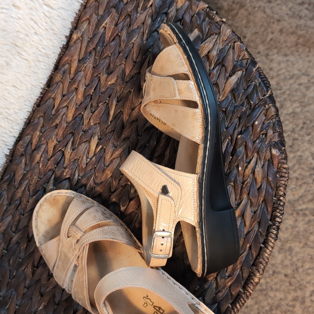 FINN COMFORT Gold Shimmer Slingback Sandals Comfort Shoes SZ 9 - Picture 7 of 12